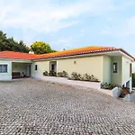 Moradia Milu Frente A בית נופש *