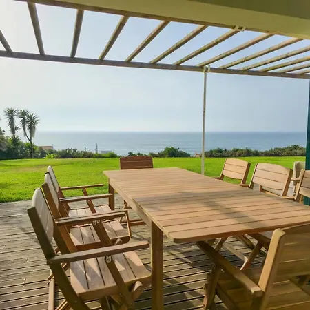 別荘 Moradia Milu Frente A